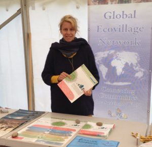1507 GEN VISIpedia stand